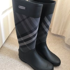 Burberry rain boots us size 7 eur size 37